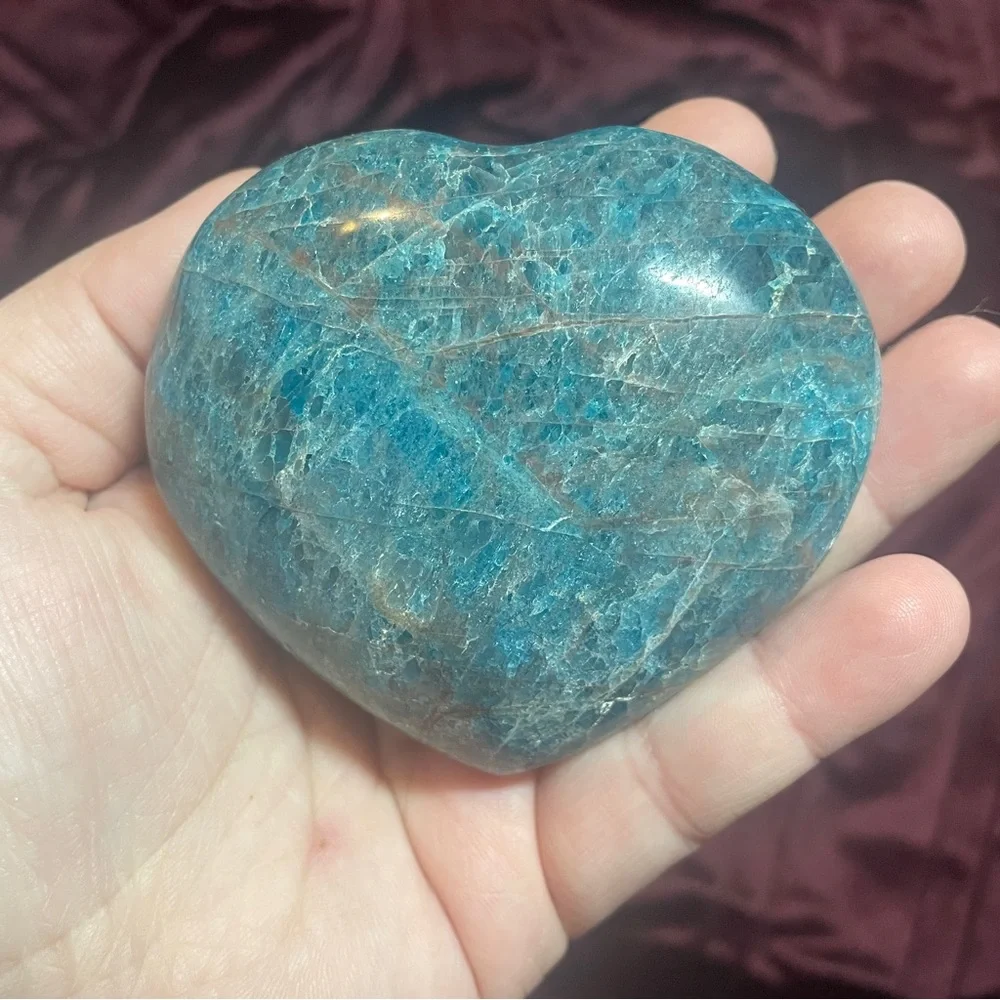 Blue apatite crystal heart - Picture 3 of 4